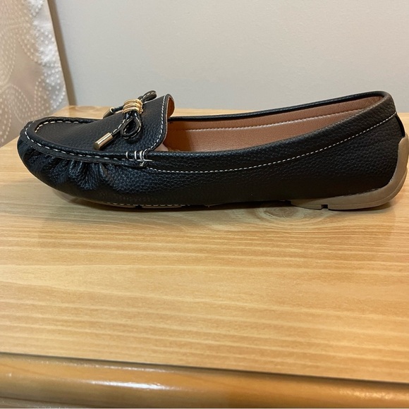 Black and Brown Loafers with Rounded Toe and Decorative Bow - Picture 3 of 12